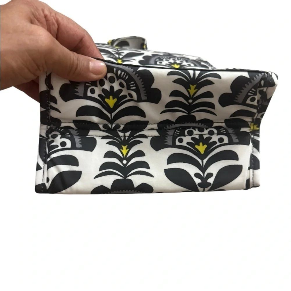 Vera Bradly Stylish Black and Yellow Patterned Lunch Bag. Brand new